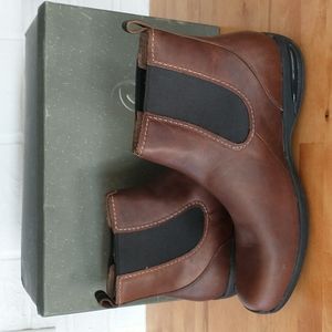 Women's new leather z7 precise fit waterproof boots. Size 11